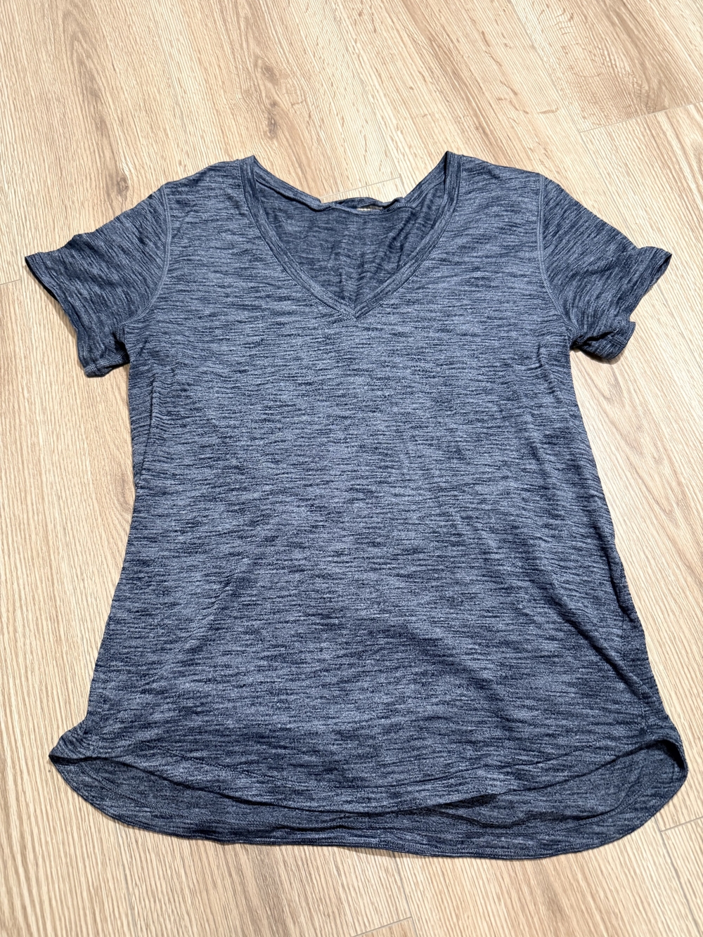lululemon athletica Heathered Charcoal V-Neck Short Sleeve Tee Size M